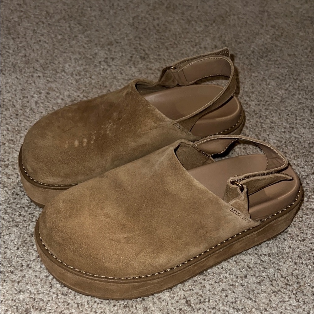 Womens Tan Suede clogs - Picture 2 of 4